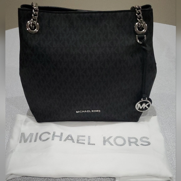 Michael Kors Handbags - Michael Kors Jet Set Chain Medium Shoulder Tote - Excellent Condition